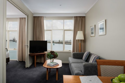 Rydges Newcastle - Food Delivery Shop 16