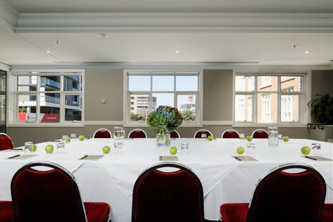 Rydges Newcastle - Food Delivery Shop 42