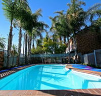 Cattlemans Country Motor Inn  Serviced Apartments - Food Delivery Shop