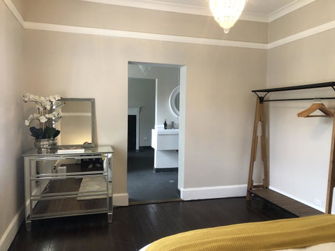 Belmore Cottage - Food Delivery Shop 17