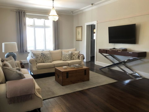 Belmore Cottage - Food Delivery Shop 8