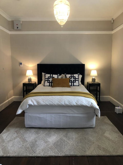 Belmore Cottage - Food Delivery Shop 18