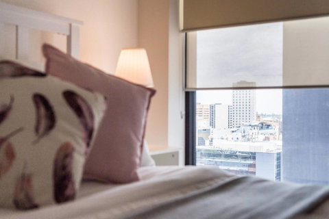Modern 2 Bedroom+WIFI/Netflix/Parking+Great Views! - Food Delivery Shop 5