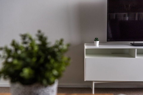 Modern 2 Bedroom+WIFI/Netflix/Parking+Great Views! - Food Delivery Shop 9