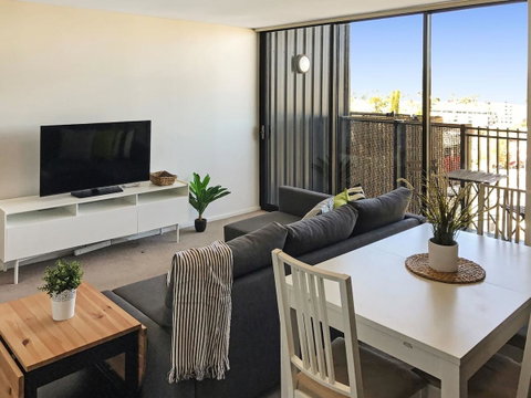 Modern 2 Bedroom+WIFI/Netflix/Parking+Great Views! - Food Delivery Shop 42
