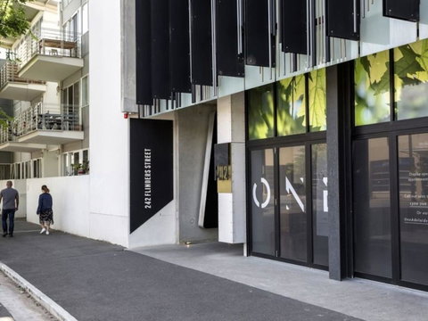 Modern 2 Bedroom+WIFI/Netflix/Parking+Great Views! - Food Delivery Shop 33