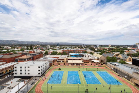 Modern 2 Bedroom+WIFI/Netflix/Parking+Great Views! - Food Delivery Shop 24