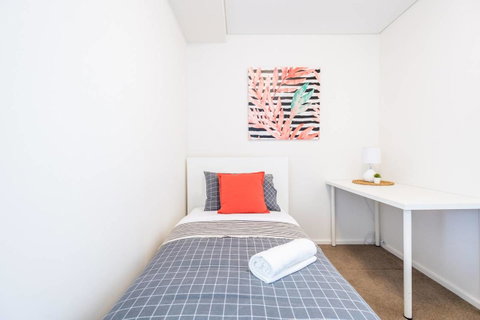 Modern 2 Bedroom+WIFI/Netflix/Parking+Great Views! - Food Delivery Shop 23
