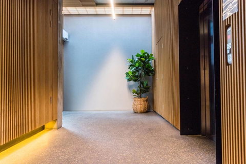 Modern 2 Bedroom+WIFI/Netflix/Parking+Great Views! - Food Delivery Shop 11