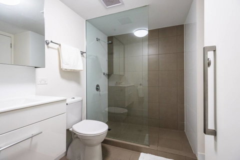 Modern 2 Bedroom+WIFI/Netflix/Parking+Great Views! - Food Delivery Shop 22