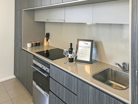 Modern 2 Bedroom+WIFI/Netflix/Parking+Great Views! - Food Delivery Shop 37