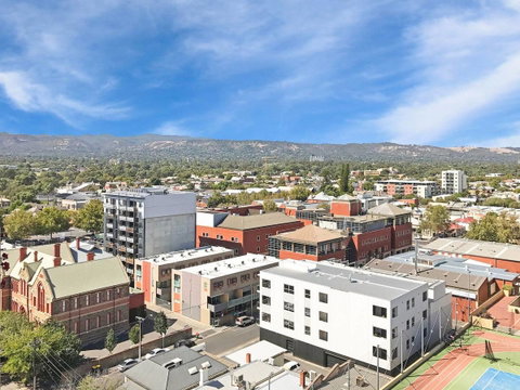 Modern 2 Bedroom+WIFI/Netflix/Parking+Great Views! - Food Delivery Shop 34