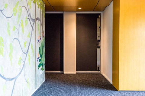 Modern 2 Bedroom+WIFI/Netflix/Parking+Great Views! - Food Delivery Shop 14