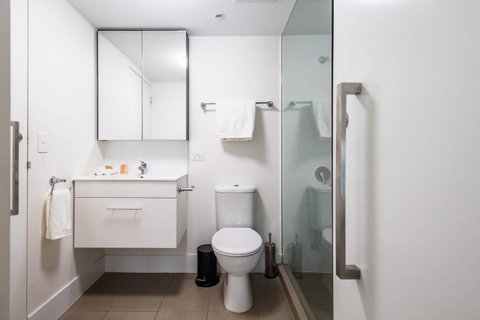Modern 2 Bedroom+WIFI/Netflix/Parking+Great Views! - Food Delivery Shop 27