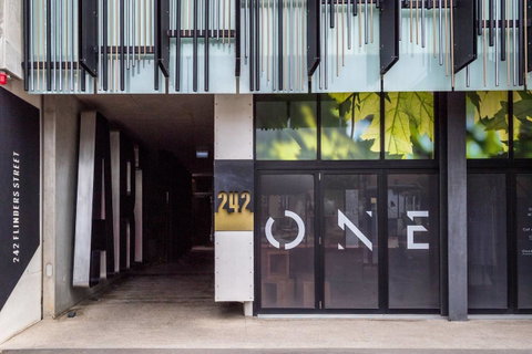 Modern 2 Bedroom+WIFI/Netflix/Parking+Great Views! - Food Delivery Shop 4