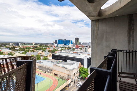 Modern 2 Bedroom+WIFI/Netflix/Parking+Great Views! - Food Delivery Shop 7