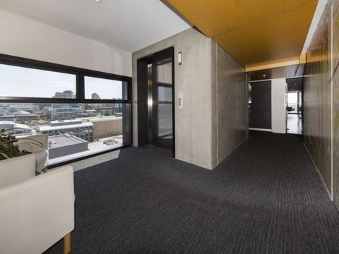 Modern 2 Bedroom+WIFI/Netflix/Parking+Great Views! - Food Delivery Shop 35