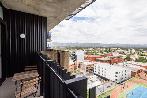 Modern 2 Bedroom+WIFI/Netflix/Parking+Great Views! - Food Delivery Shop 12