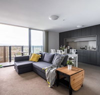 Modern 2 BedroomWIFI/Netflix/ParkingGreat Views - Food Delivery Shop