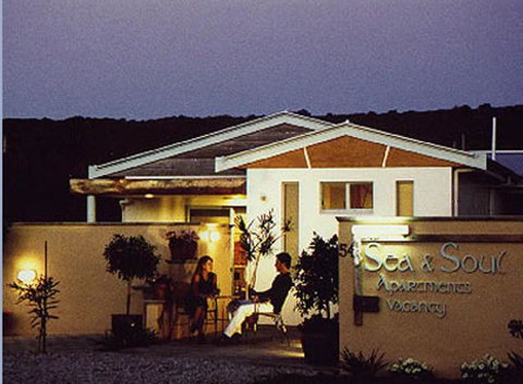 Sea & Soul Beachside Apartments - Food Delivery Shop 6