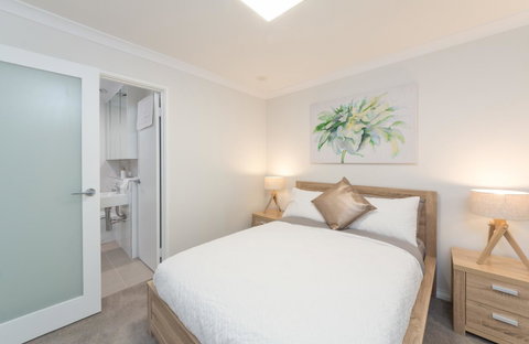 Yaran Suites - Food Delivery Shop 17