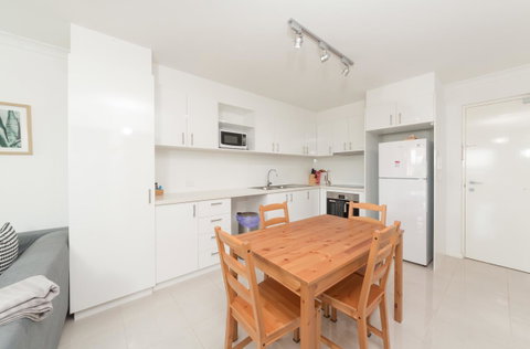 Yaran Suites - Food Delivery Shop 41