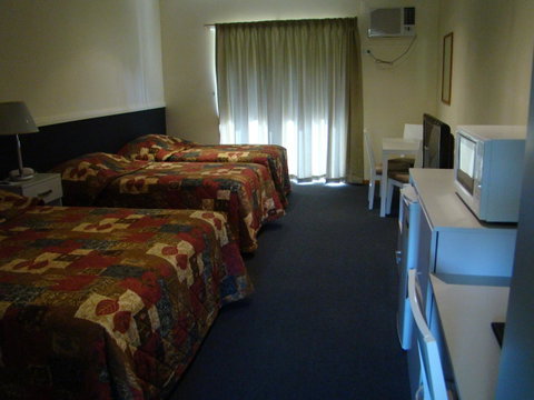 Dunsborough Central Motel - Food Delivery Shop 12