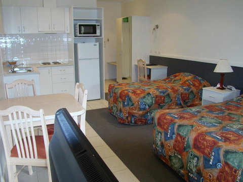 Dunsborough Central Motel - Food Delivery Shop 20