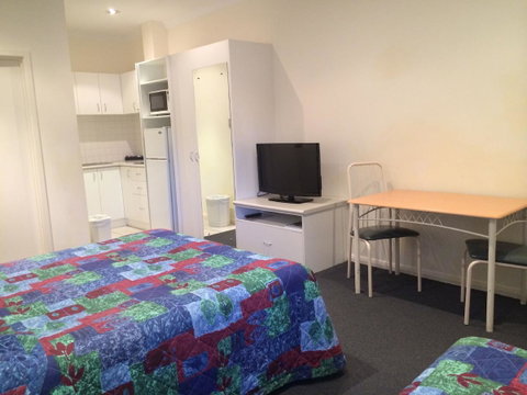 Dunsborough Central Motel - Food Delivery Shop 6