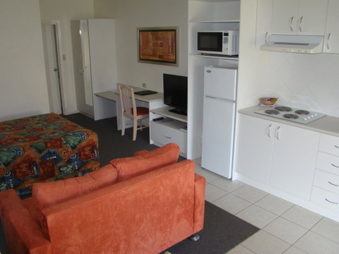 Dunsborough Central Motel - Food Delivery Shop 5