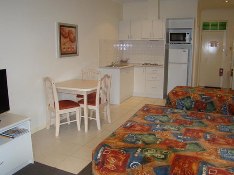 Dunsborough Central Motel - Food Delivery Shop 10