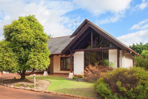 Margaret River Resort - Food Delivery Shop 9