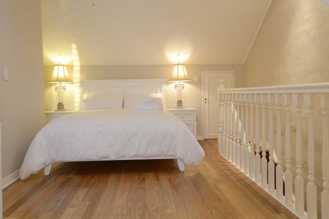 Stunning Terrace In Centennial Park - Food Delivery Shop 11