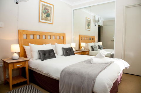 Perth Short Stays - Food Delivery Shop 20