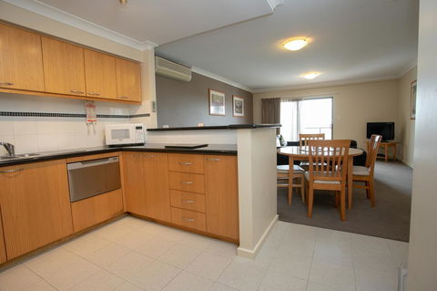 Perth Short Stays - Food Delivery Shop 11