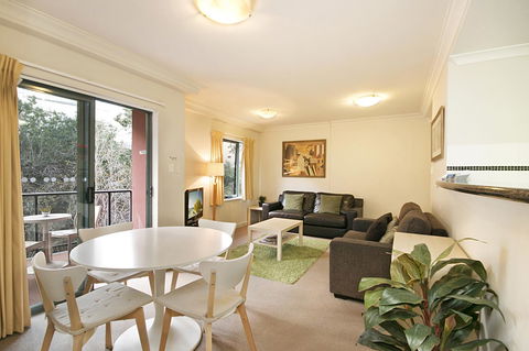 Perth Short Stays - Food Delivery Shop 33