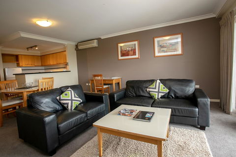 Perth Short Stays - Food Delivery Shop 12