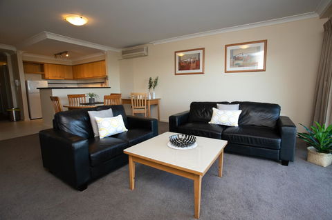 Perth Short Stays - Food Delivery Shop 6