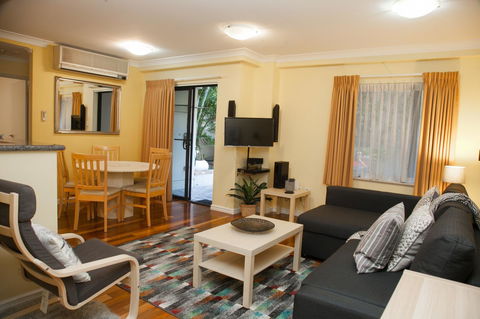 Perth Short Stays - Food Delivery Shop 10