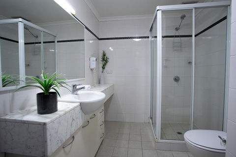 Perth Short Stays - Food Delivery Shop 7