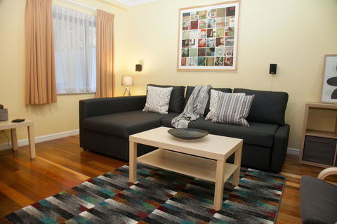 Perth Short Stays - Food Delivery Shop 15