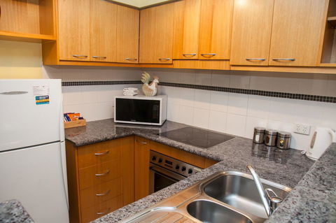 Perth Short Stays - Food Delivery Shop 16