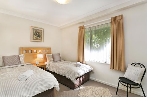 Perth Short Stays - Food Delivery Shop 28