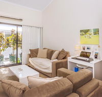 Home Apartment - Perth City Centre - Free WiFi - Food Delivery Shop