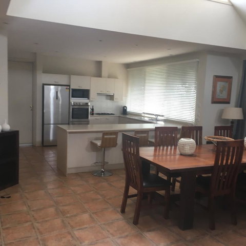 Grapevines Boutique Accommodation - Food Delivery Shop 3