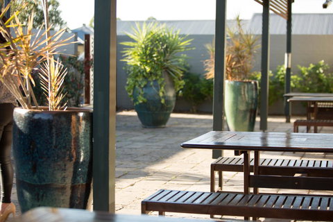 Hunter Gateway Motel - Food Delivery Shop 19