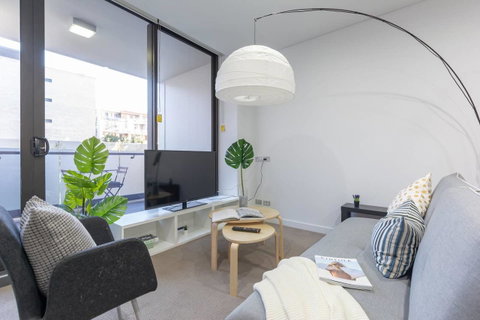 Inner City Stylish Apt Walk To Green Square - Food Delivery Shop 1