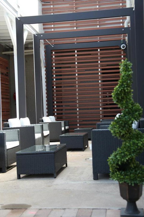 Crossroads Hotel - Food Delivery Shop 17