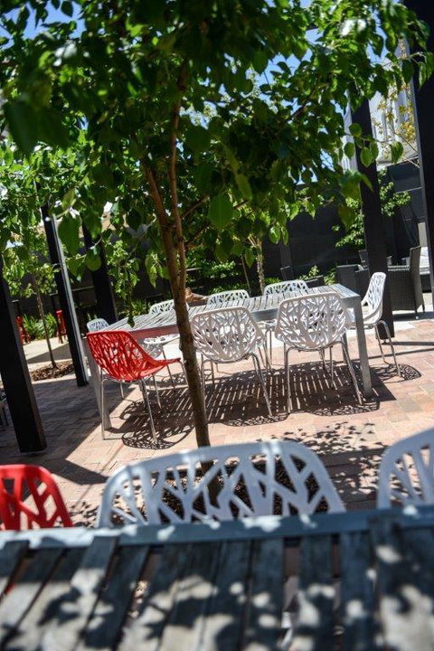 Crossroads Hotel - Food Delivery Shop 24