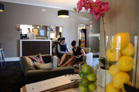 Crossroads Hotel - Food Delivery Shop 36